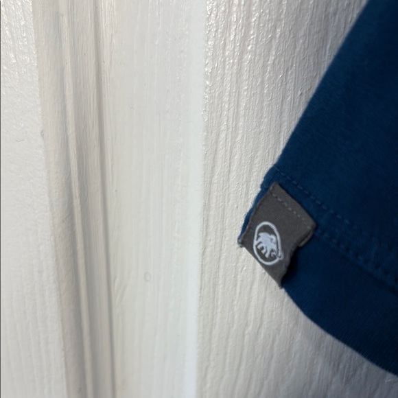 Mammut Blue Polo Shirt Classic Design Comfortable Fit - Picture 5 of 8